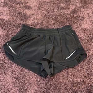 Lululemon hotty Hot short 2.5 inch size 8 black
